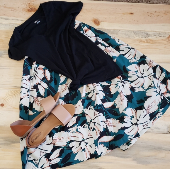 Forever 21 XS teal and black floral print skirt - Picture 2 of 5